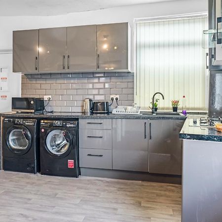 Rochdale 3 Bedroom House 2 Bath With Free Parking Sleeps 7 Екстер'єр фото