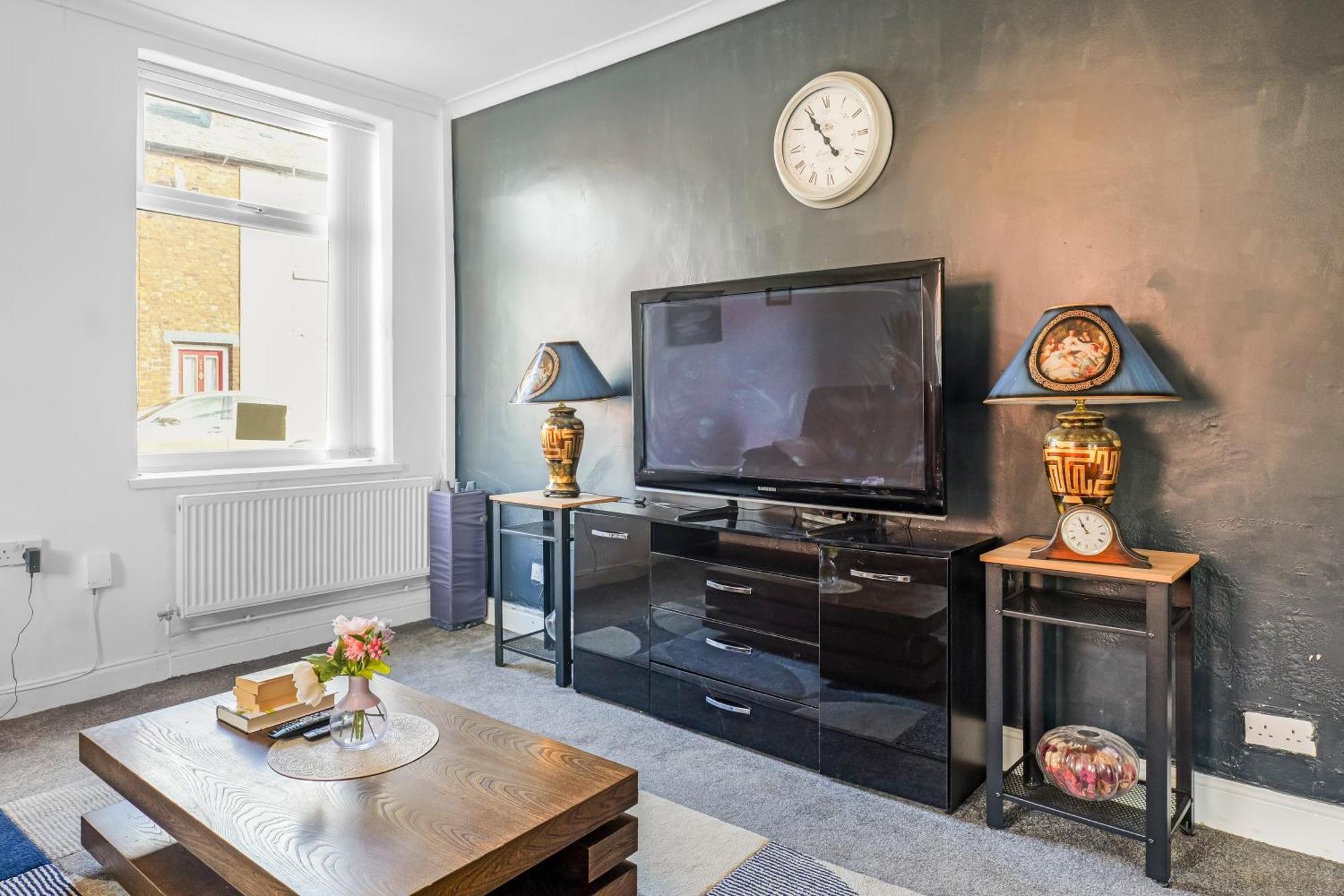 Rochdale 3 Bedroom House 2 Bath With Free Parking Sleeps 7 Екстер'єр фото