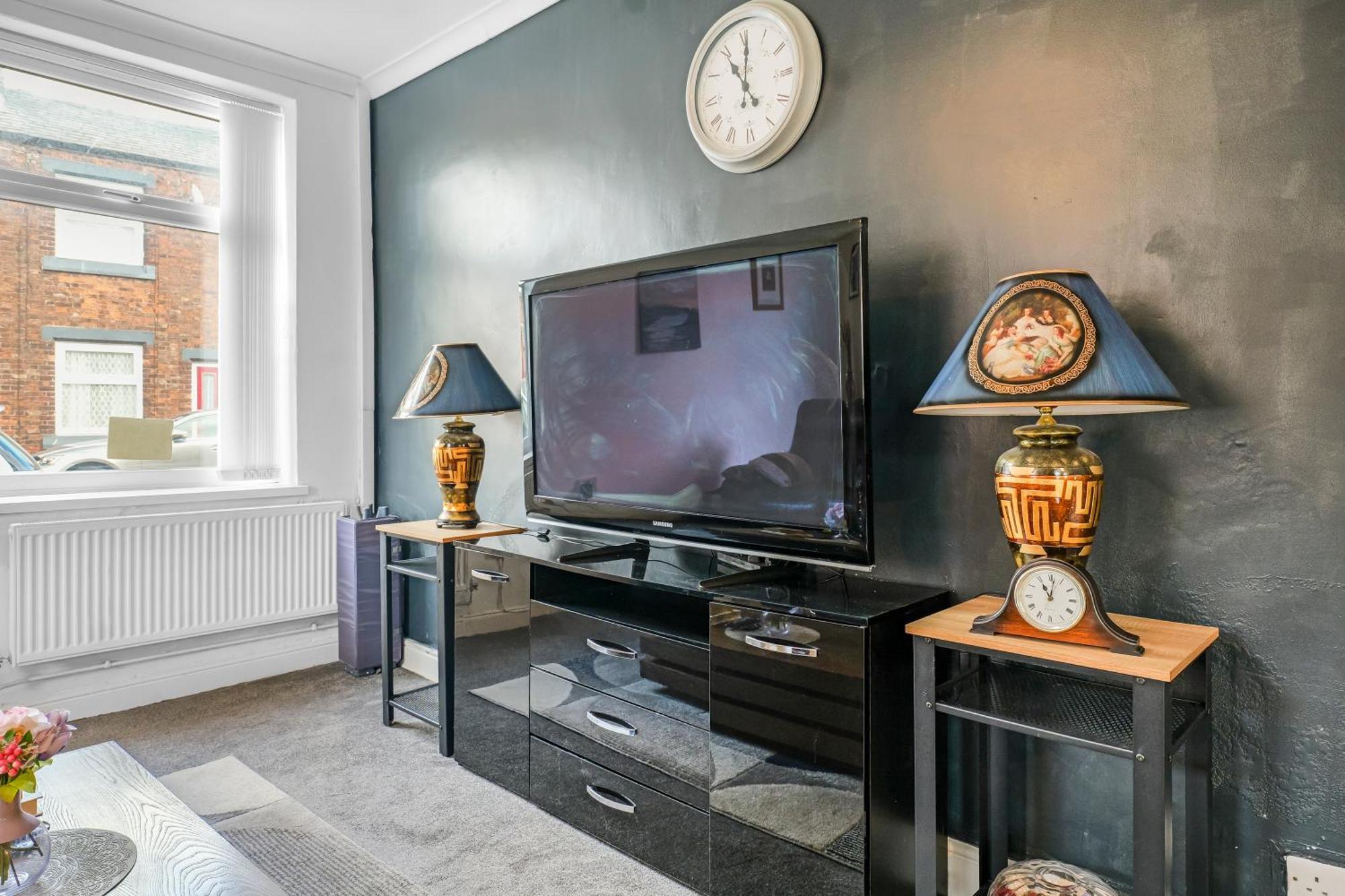 Rochdale 3 Bedroom House 2 Bath With Free Parking Sleeps 7 Екстер'єр фото