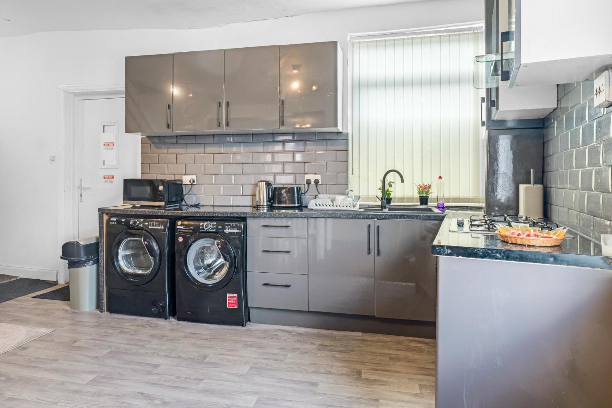Rochdale 3 Bedroom House 2 Bath With Free Parking Sleeps 7 Екстер'єр фото