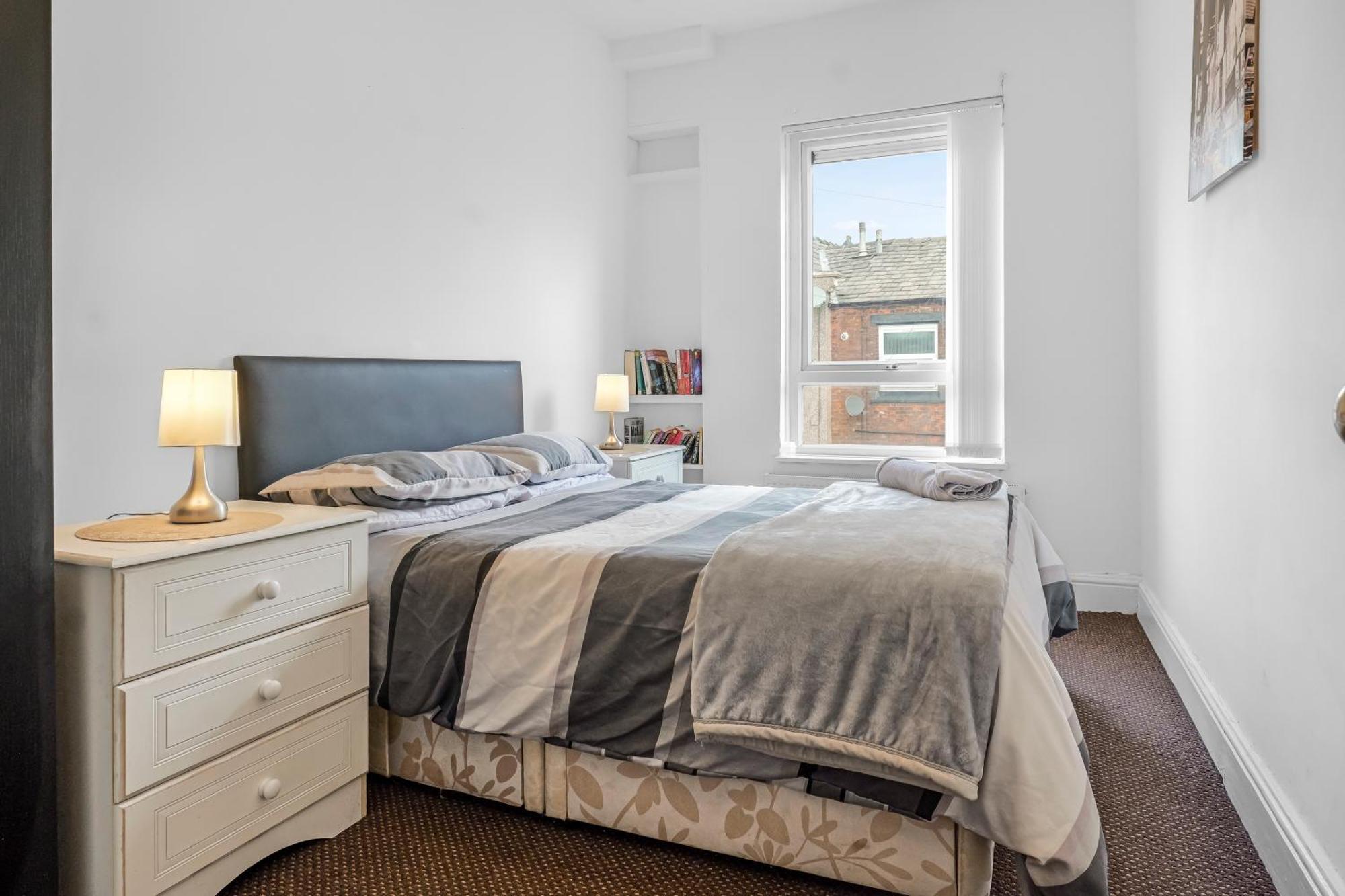 Rochdale 3 Bedroom House 2 Bath With Free Parking Sleeps 7 Екстер'єр фото