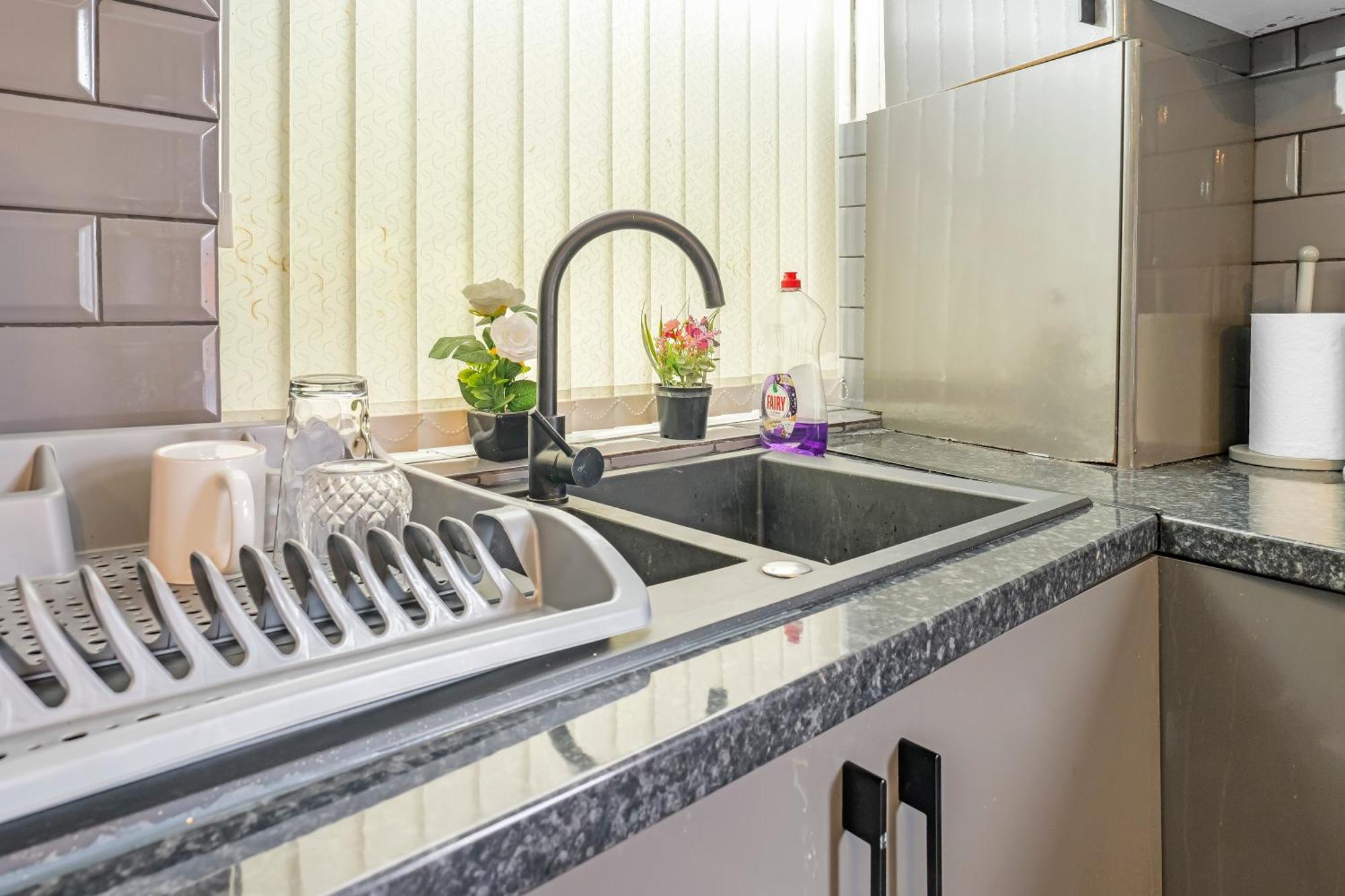Rochdale 3 Bedroom House 2 Bath With Free Parking Sleeps 7 Екстер'єр фото