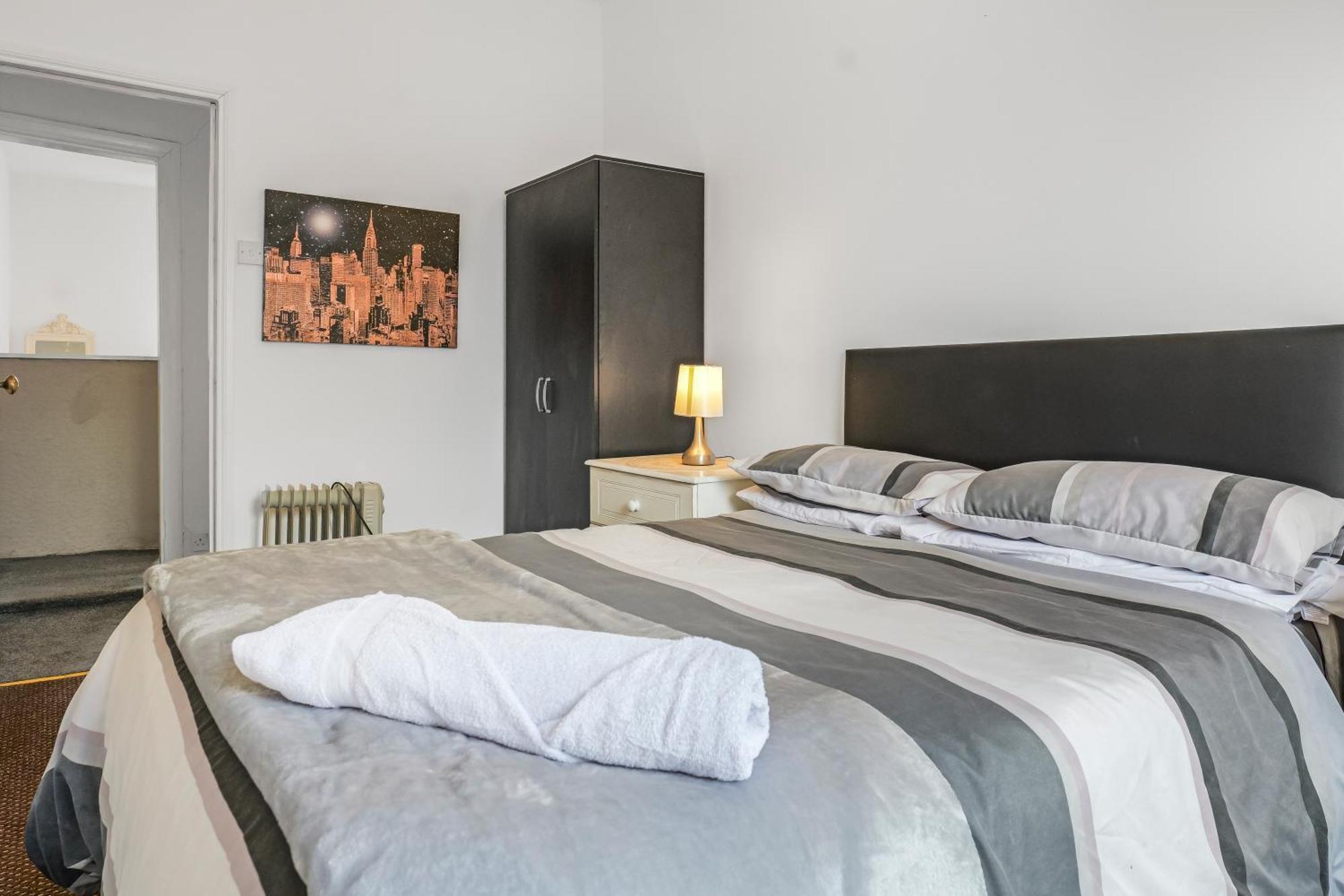 Rochdale 3 Bedroom House 2 Bath With Free Parking Sleeps 7 Екстер'єр фото