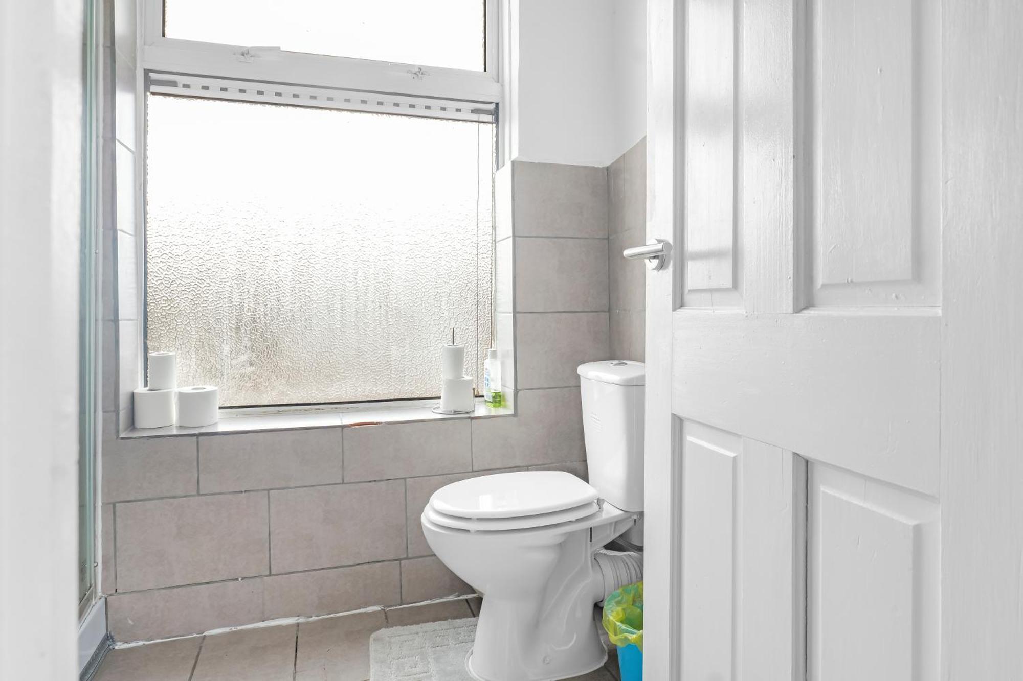 Rochdale 3 Bedroom House 2 Bath With Free Parking Sleeps 7 Екстер'єр фото