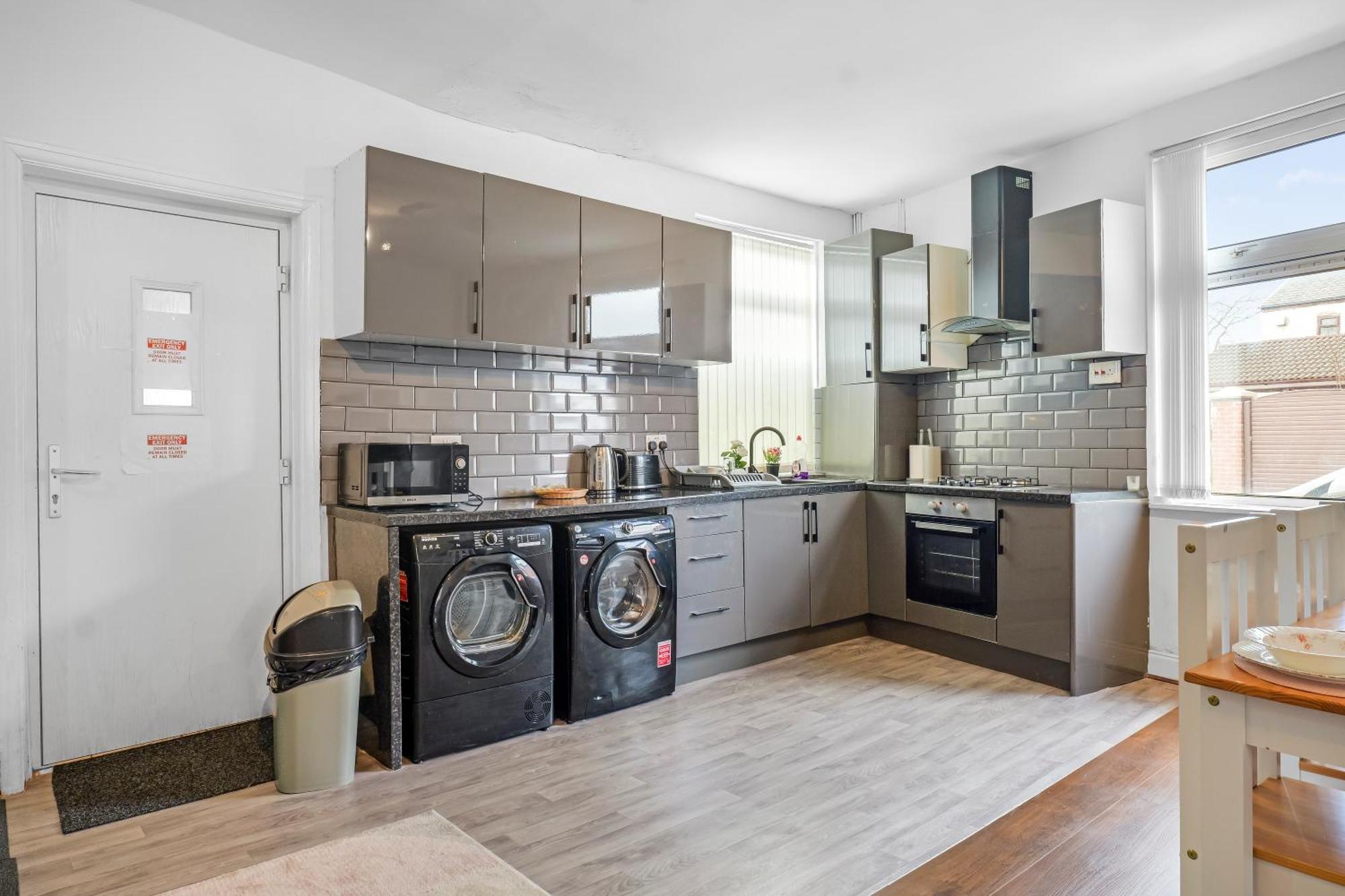 Rochdale 3 Bedroom House 2 Bath With Free Parking Sleeps 7 Екстер'єр фото
