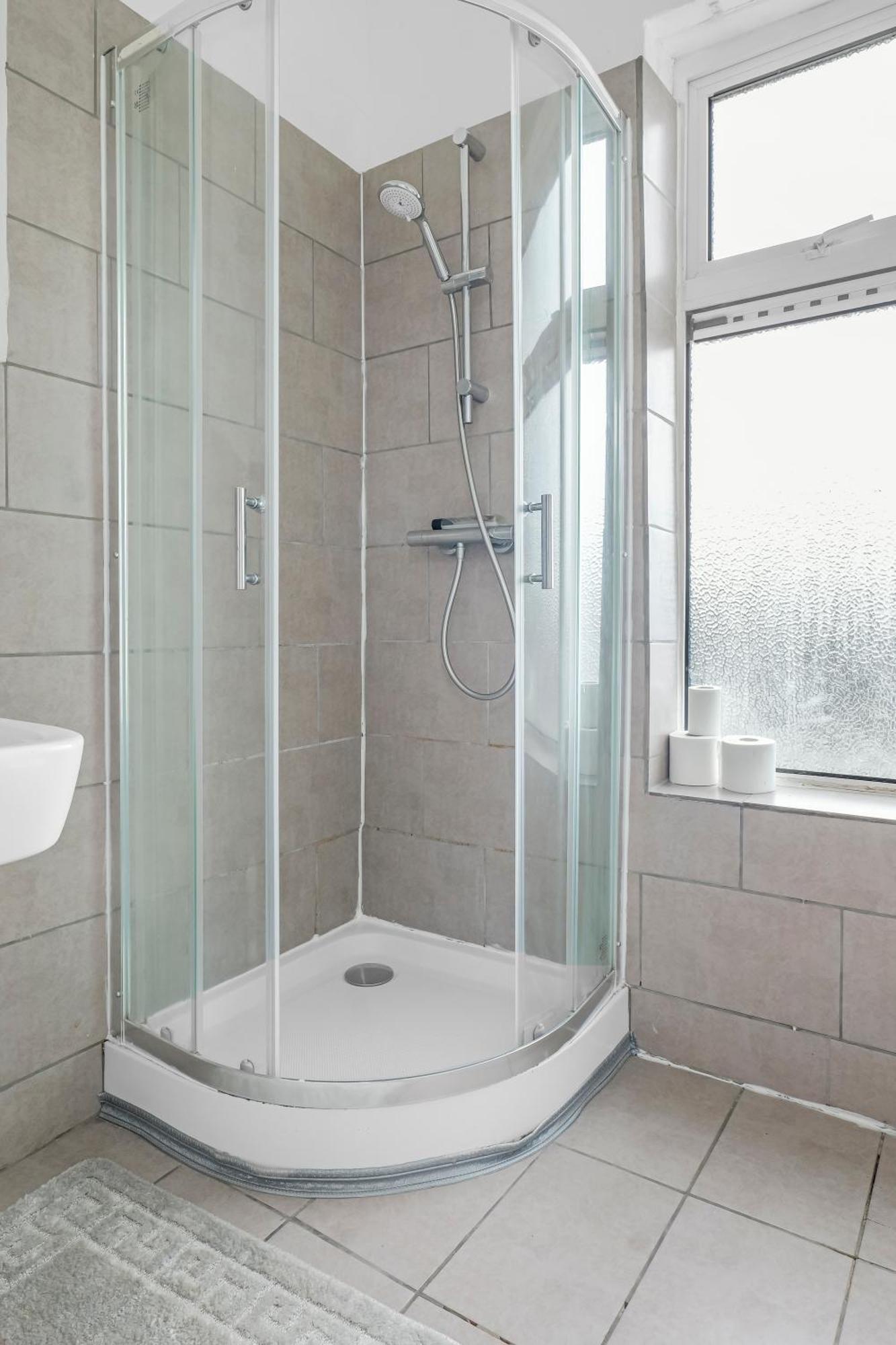 Rochdale 3 Bedroom House 2 Bath With Free Parking Sleeps 7 Екстер'єр фото