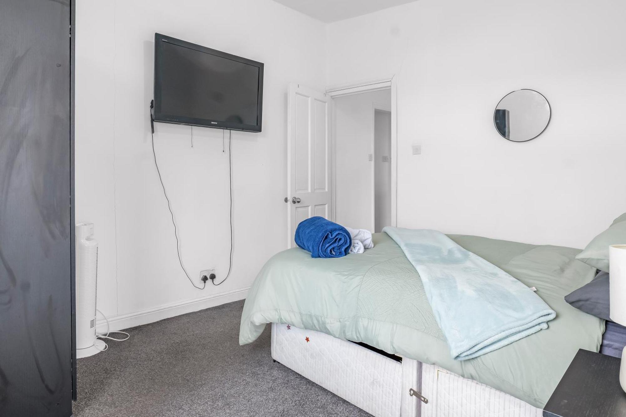 Rochdale 3 Bedroom House 2 Bath With Free Parking Sleeps 7 Екстер'єр фото