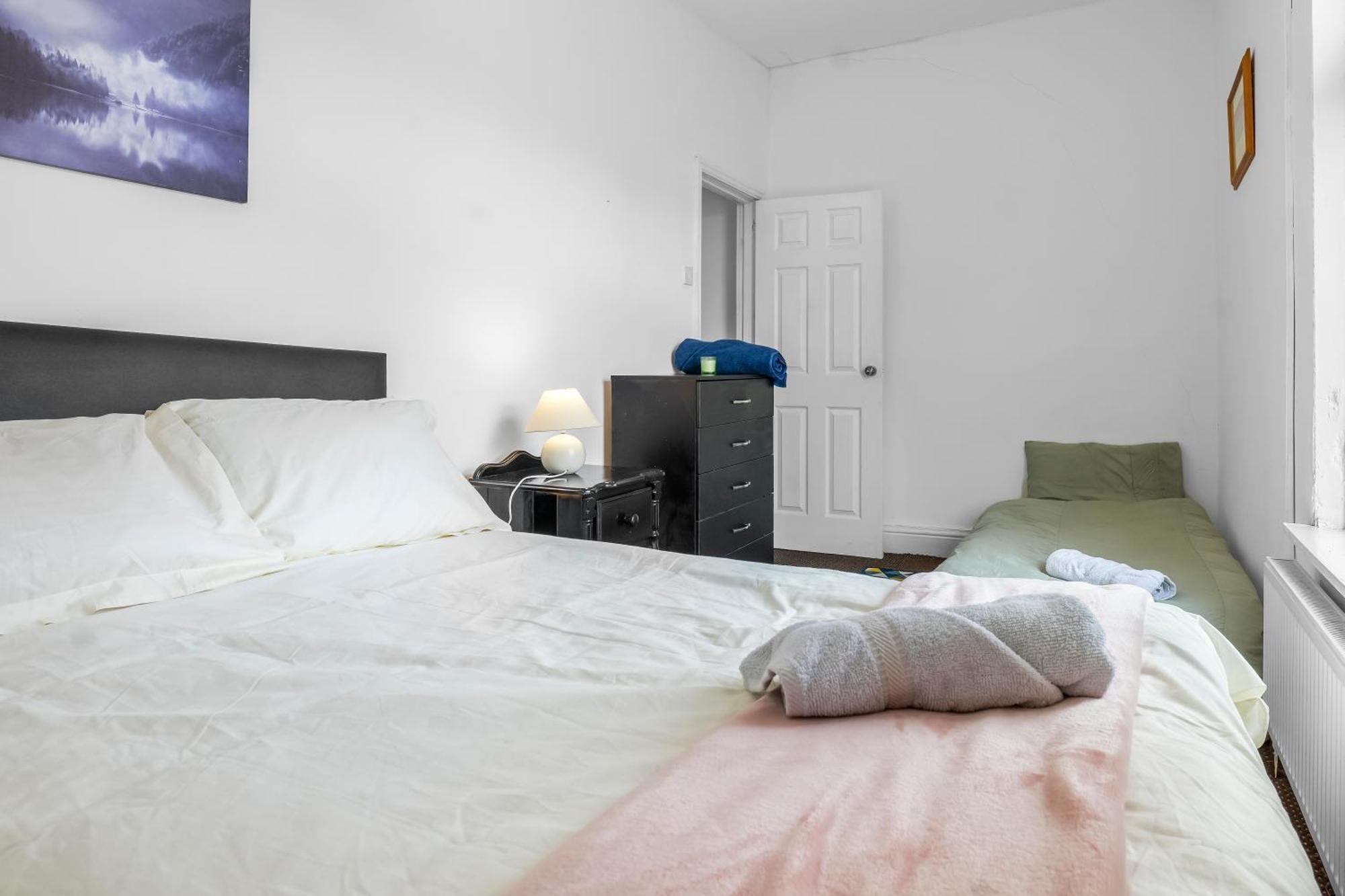 Rochdale 3 Bedroom House 2 Bath With Free Parking Sleeps 7 Екстер'єр фото