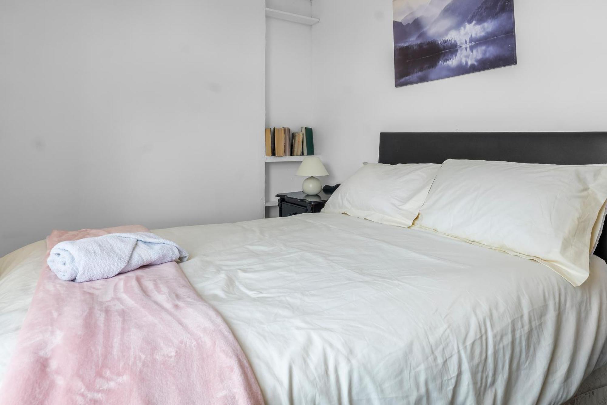Rochdale 3 Bedroom House 2 Bath With Free Parking Sleeps 7 Екстер'єр фото